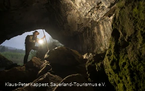 Waldrouen-Ranger in der Höhle